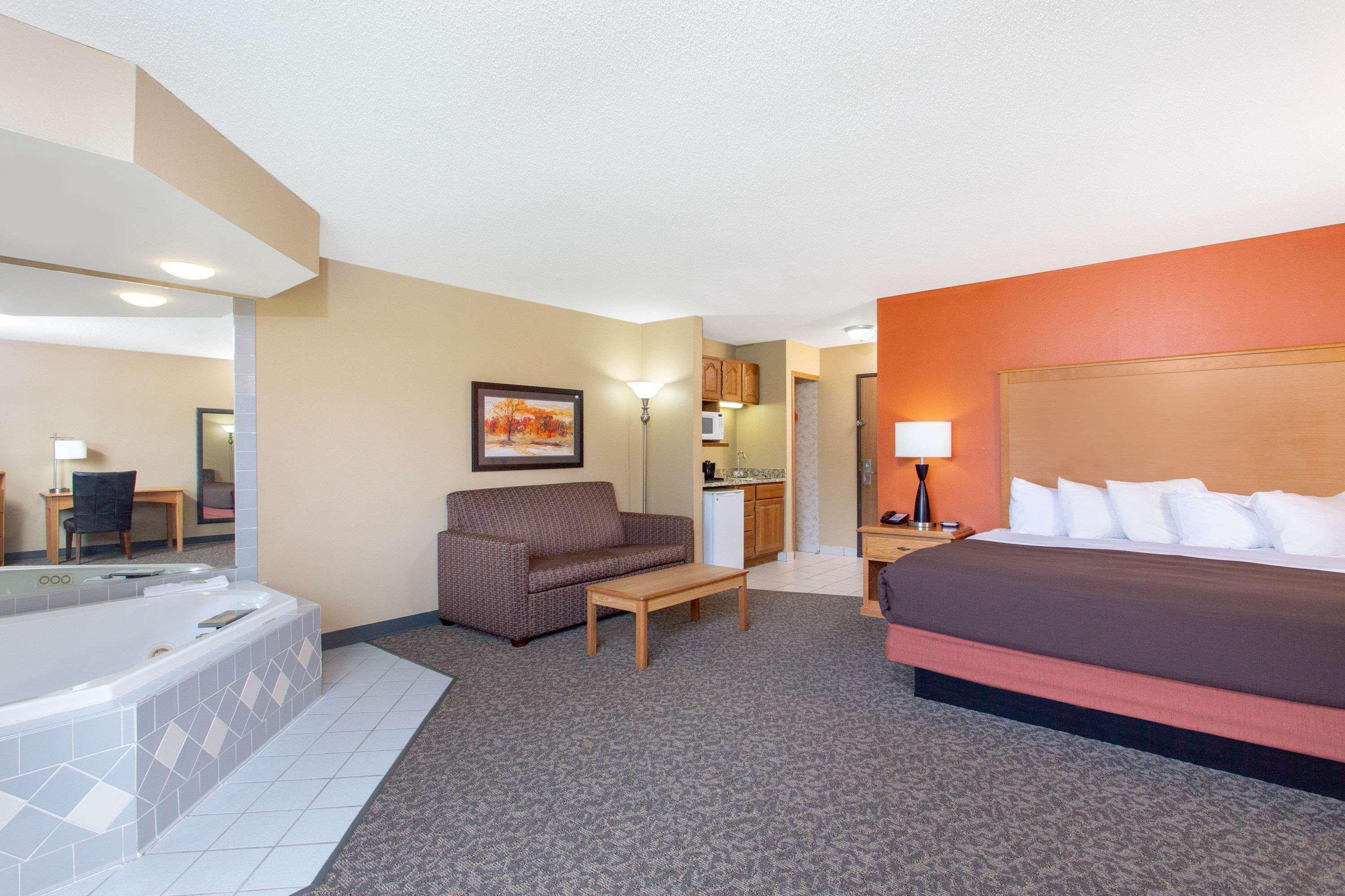 Americinn By Wyndham Boscobel Bagian luar foto