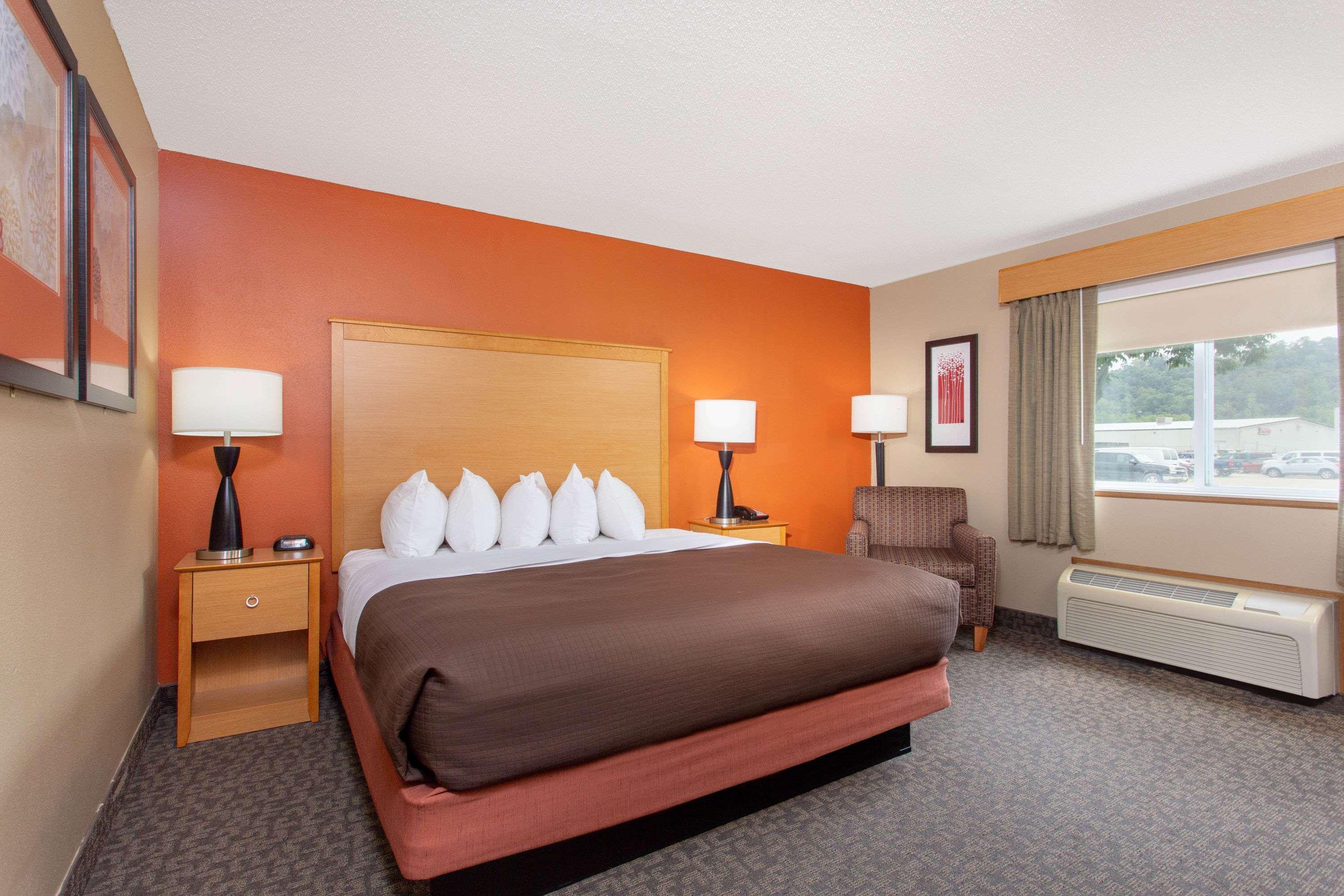 Americinn By Wyndham Boscobel Bagian luar foto