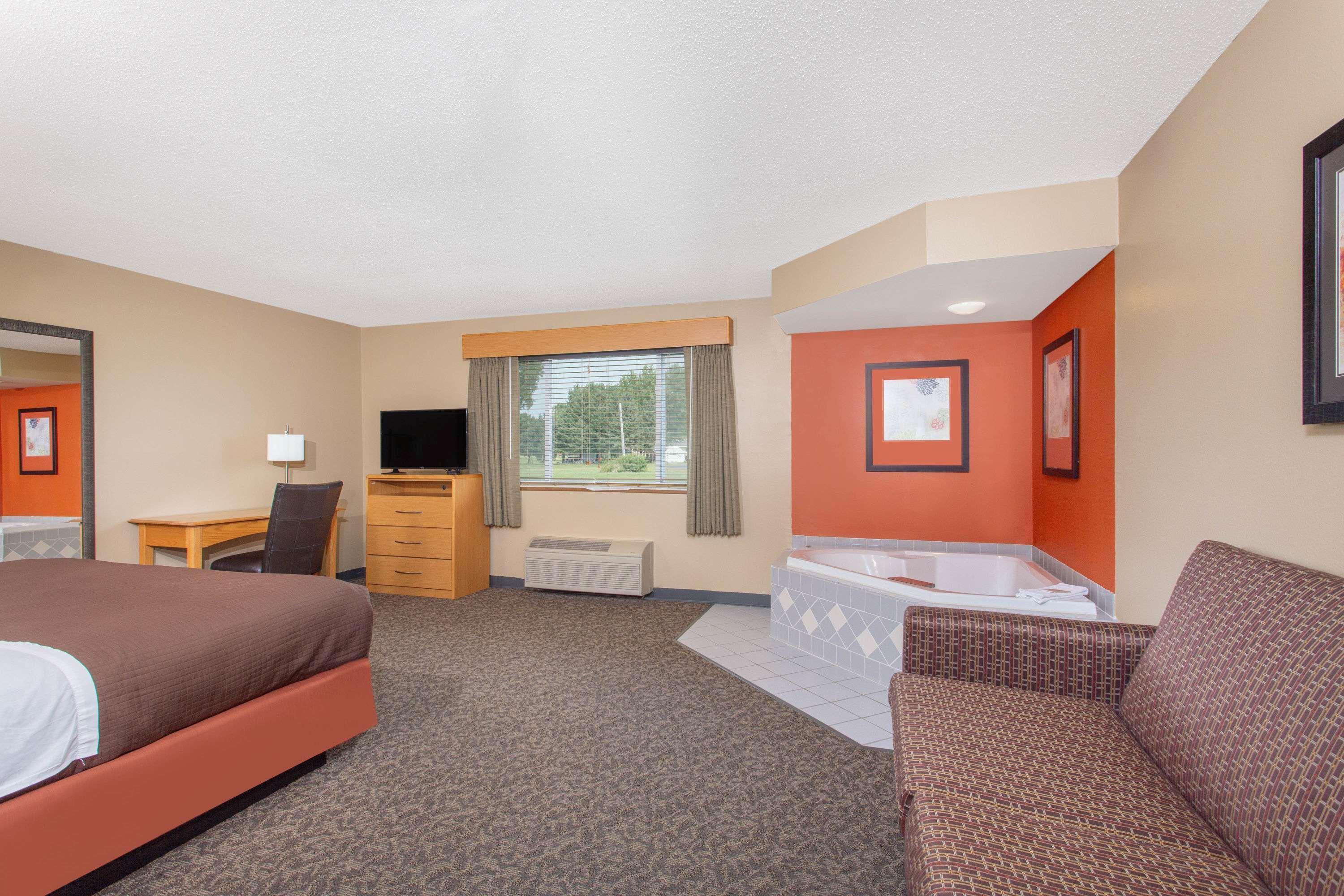 Americinn By Wyndham Boscobel Bagian luar foto