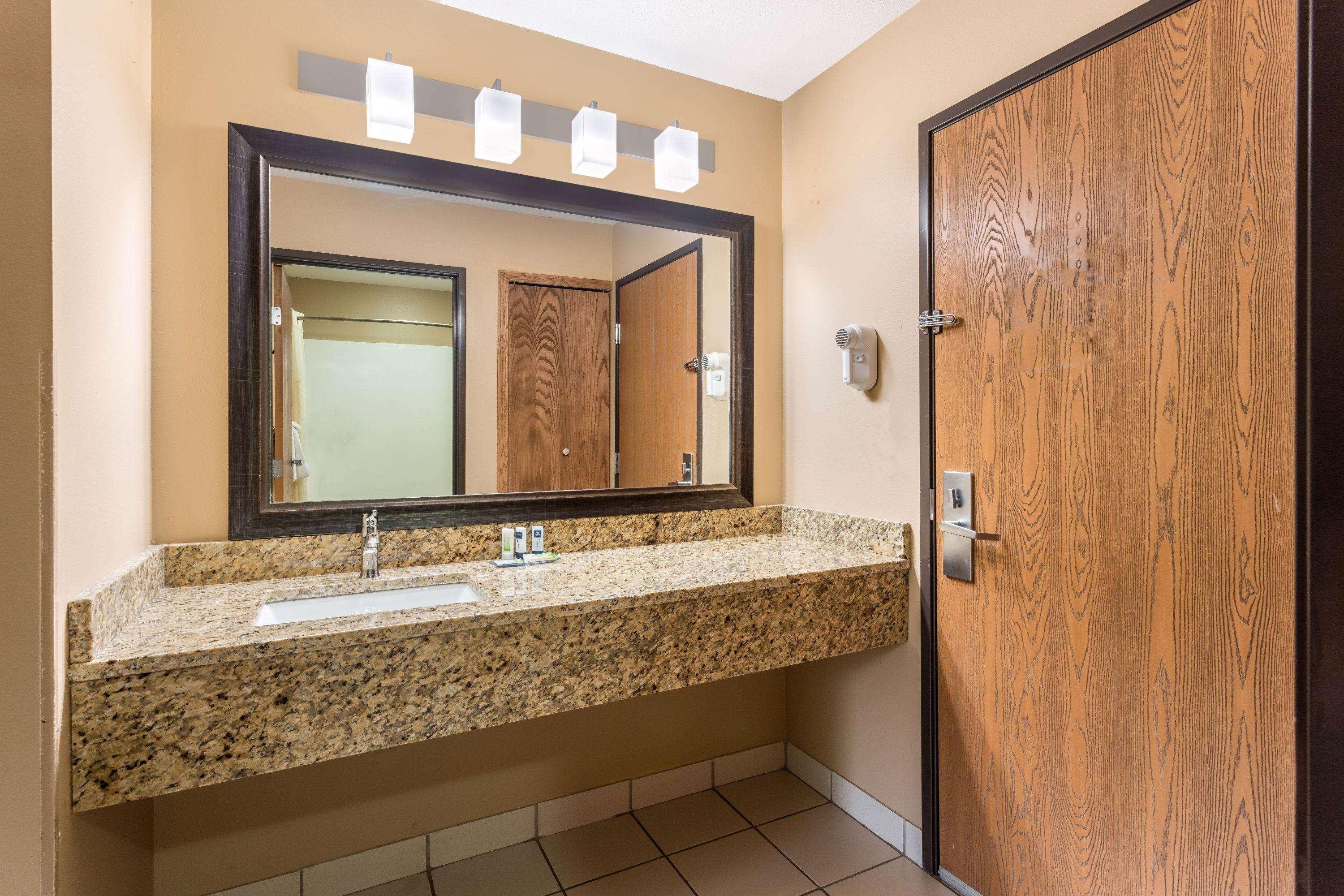 Americinn By Wyndham Boscobel Bagian luar foto