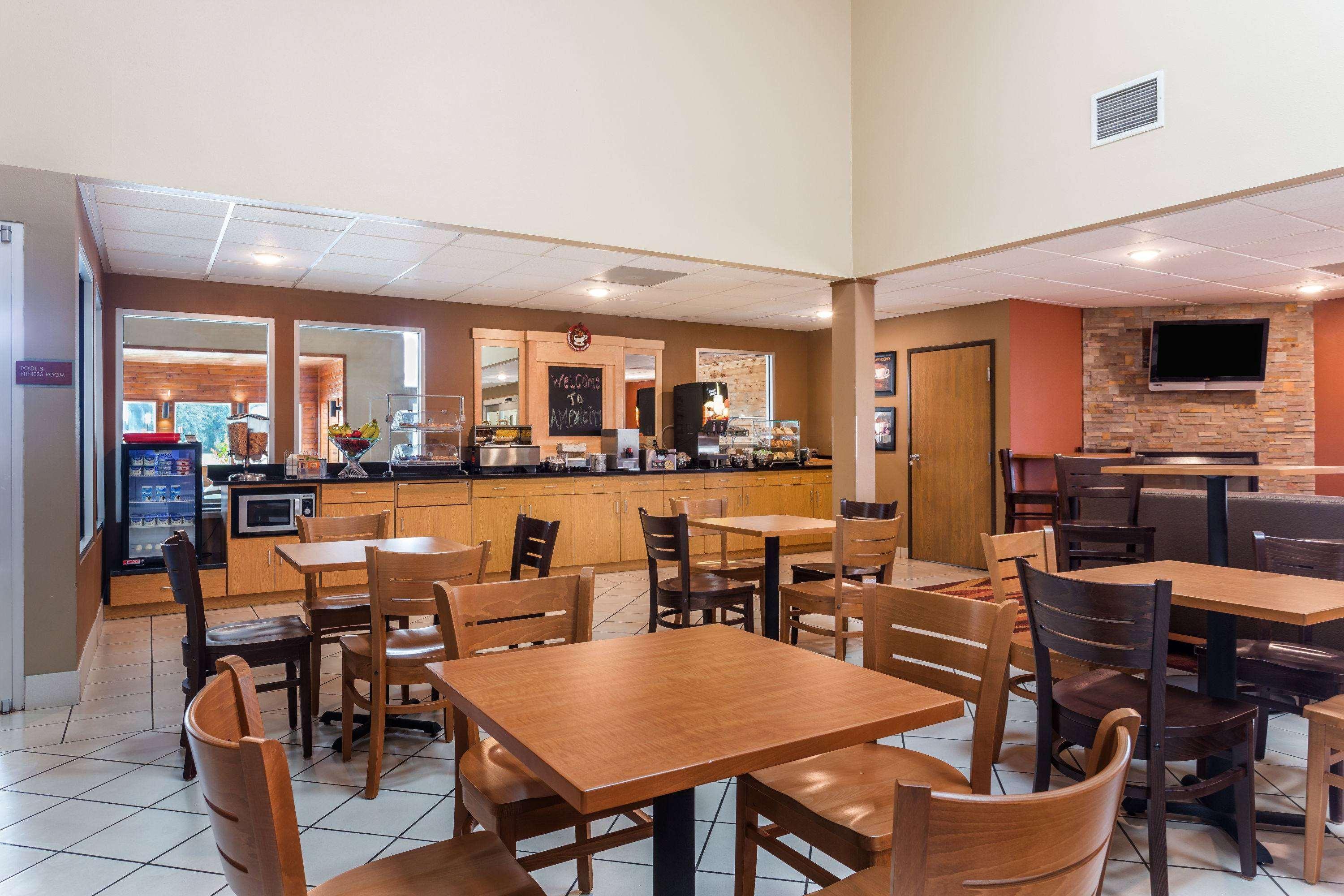 Americinn By Wyndham Boscobel Bagian luar foto