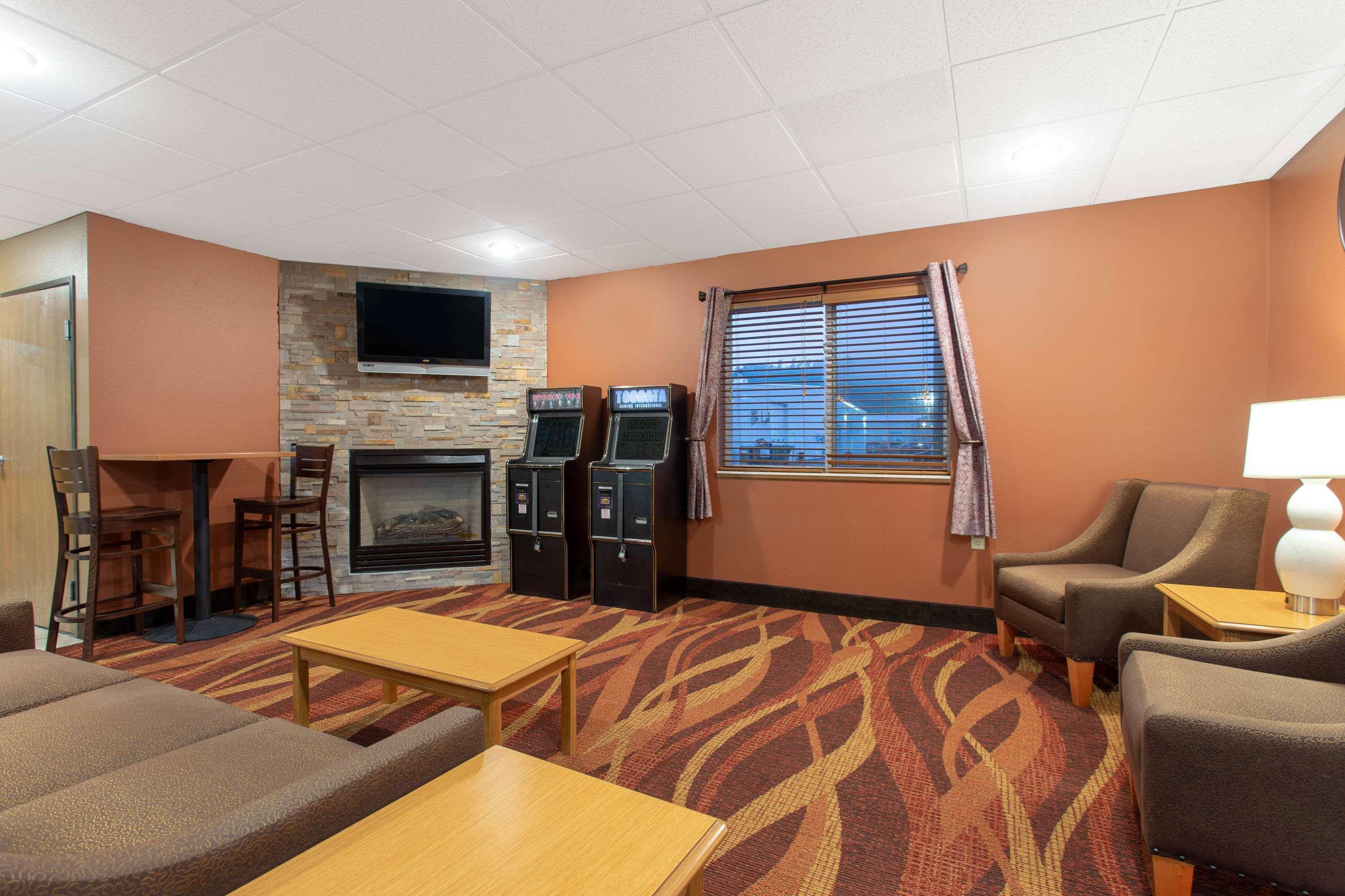 Americinn By Wyndham Boscobel Bagian luar foto