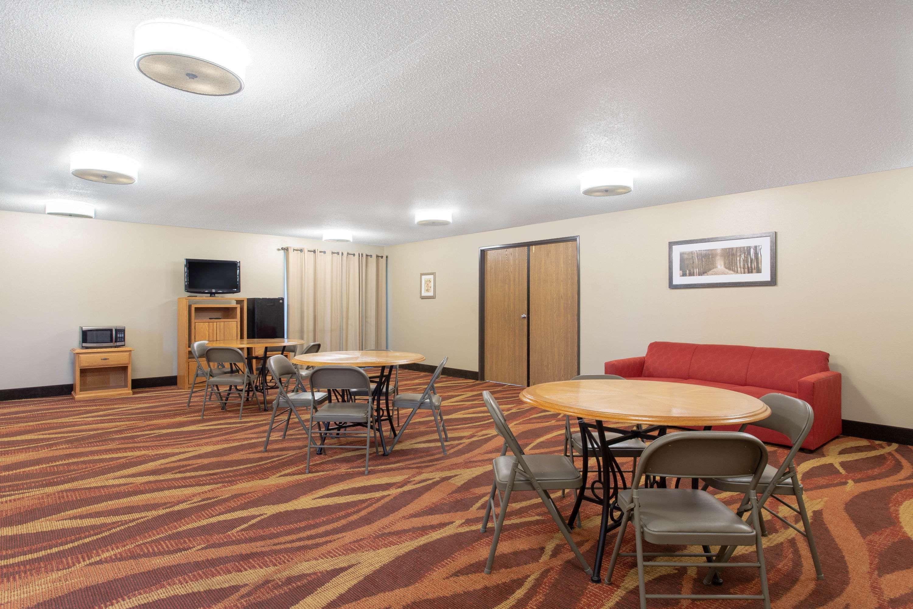 Americinn By Wyndham Boscobel Bagian luar foto