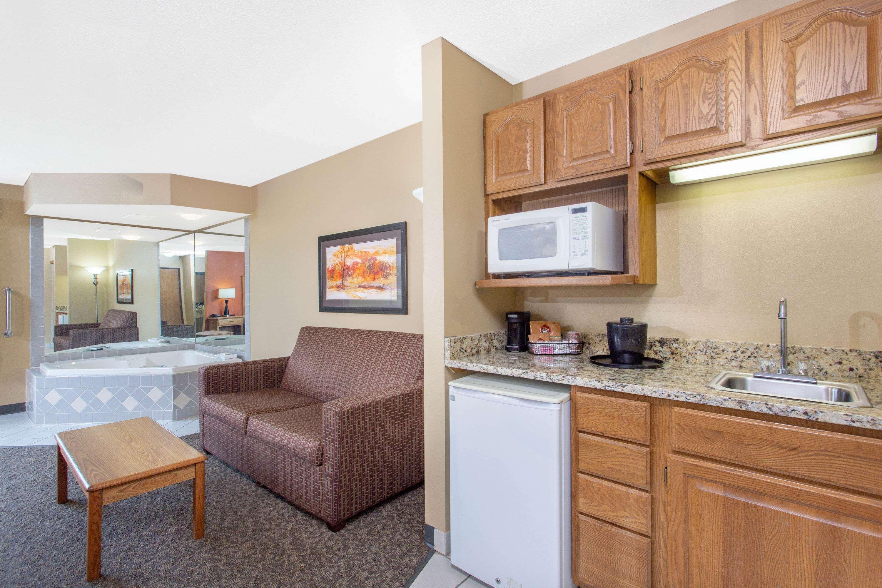 Americinn By Wyndham Boscobel Bagian luar foto