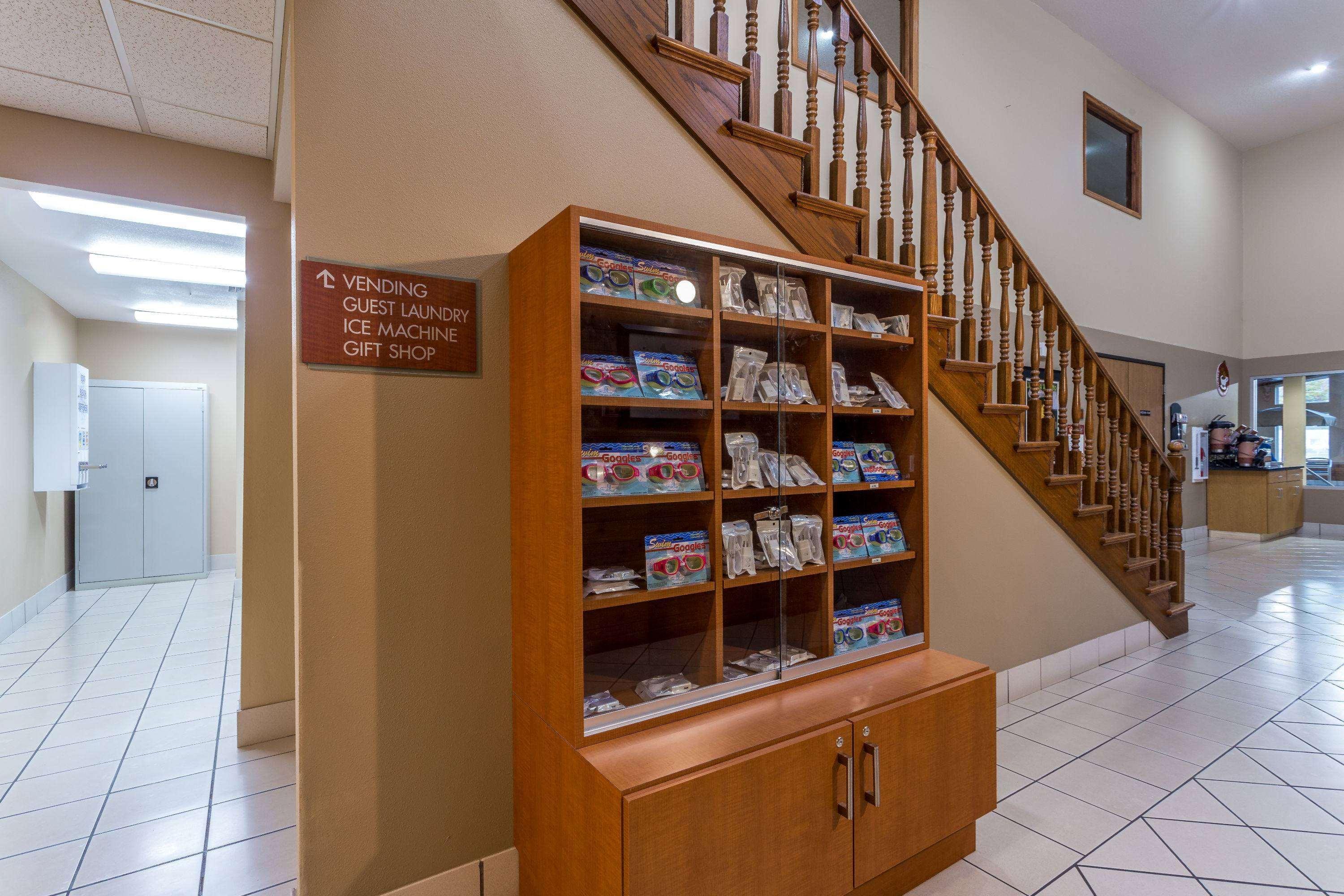 Americinn By Wyndham Boscobel Bagian luar foto
